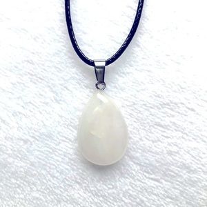 Moonstone Teardrop Pendant Necklace NWT